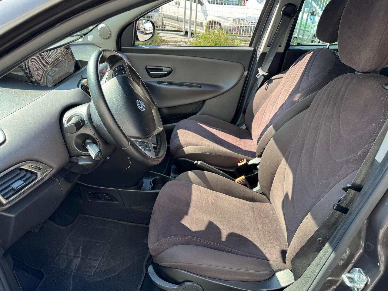Lancia Ypsilon 0.9 TwinAir 85 CV 5 porte S&S DFN Platinum
