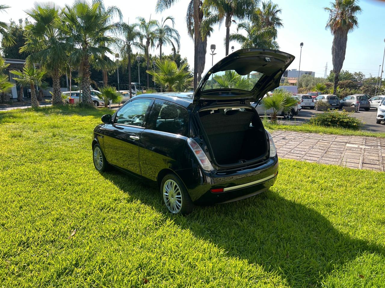 Lancia Ypsilon 1.3 MJT 90 CV Platino