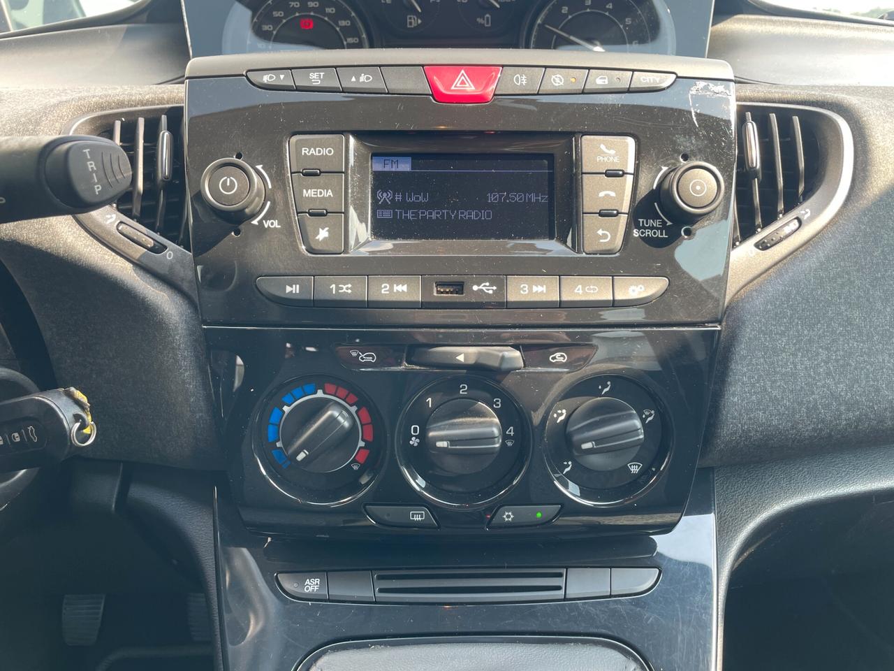Lancia Ypsilon 1.0 FireFly 5 porte S&S Hybrid Silver