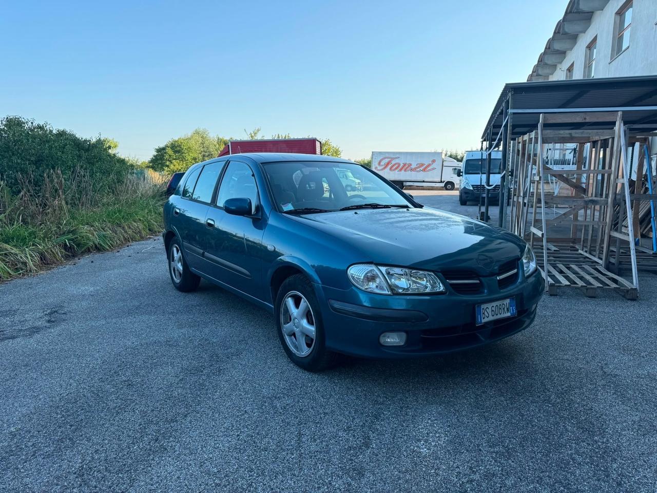 Nissan Almera Tino 1.5 benzina 2002 190.000km