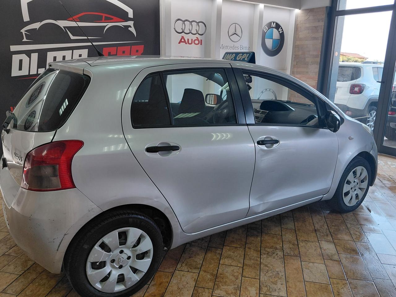 Toyota Yaris 1.0 5 porte GPL