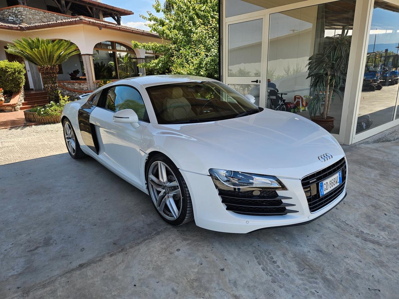 Audi R8 4.2 V8 FSI Quattro