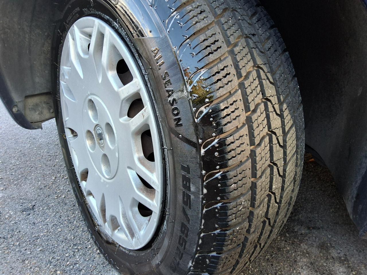 Lancia Ypsilon 1.2 Argento ((TUTTO INCLUSO))