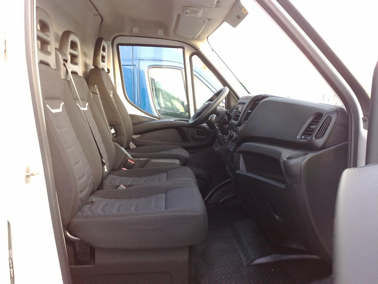 Iveco Daily 35s14 2.3hpt Furgone di serie - 2021