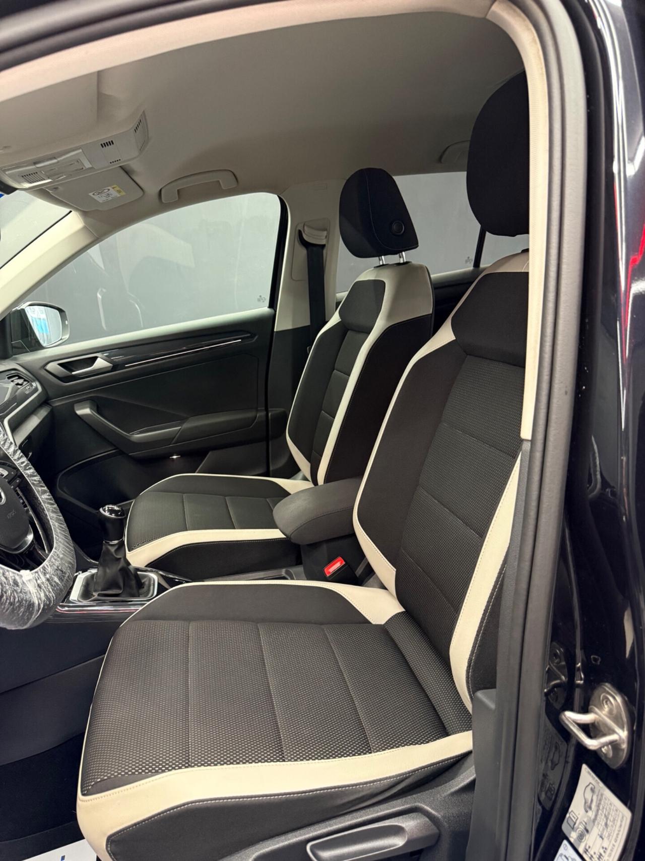 Volkswagen T-Roc 1.6 TDI SCR Advanced BLACK 10/2018