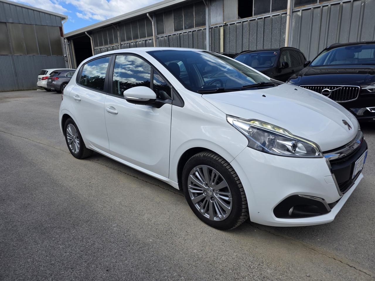 Peugeot 208 PureTech 82 5p. GPL Allure