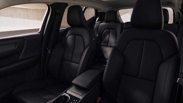 VOLVO XC40 B3 ESSENTIAL AUTOMATICA