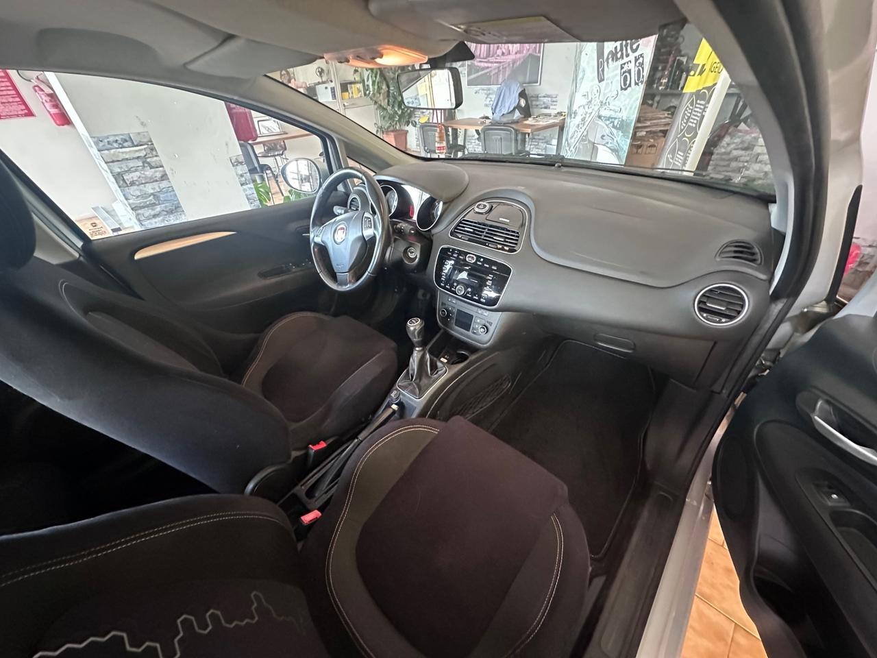 Fiat Punto 1.3diesel 75CV 5 porte Lounge + carrello appendice