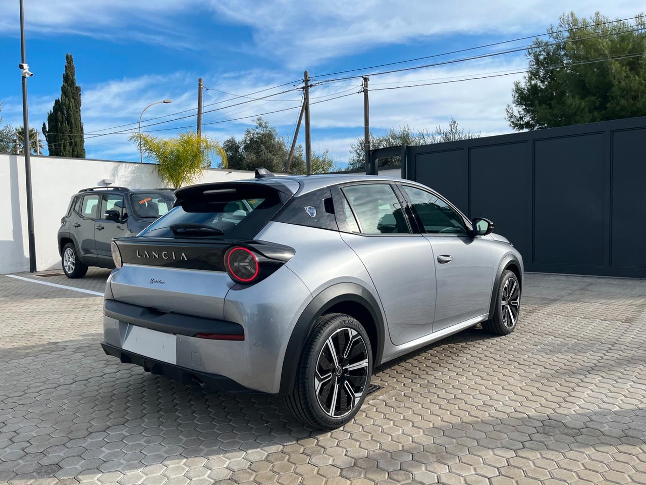 Lancia Ypsilon 1.2 100cv Hybrid e-DCT Automatic Km0