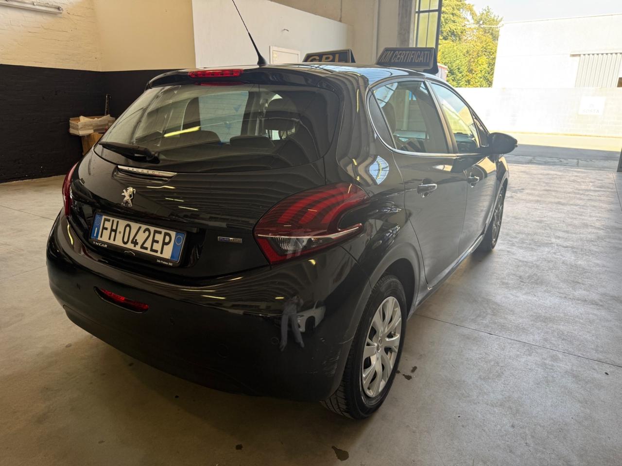 Peugeot 208 PureTech 82 5p. GPL Allure