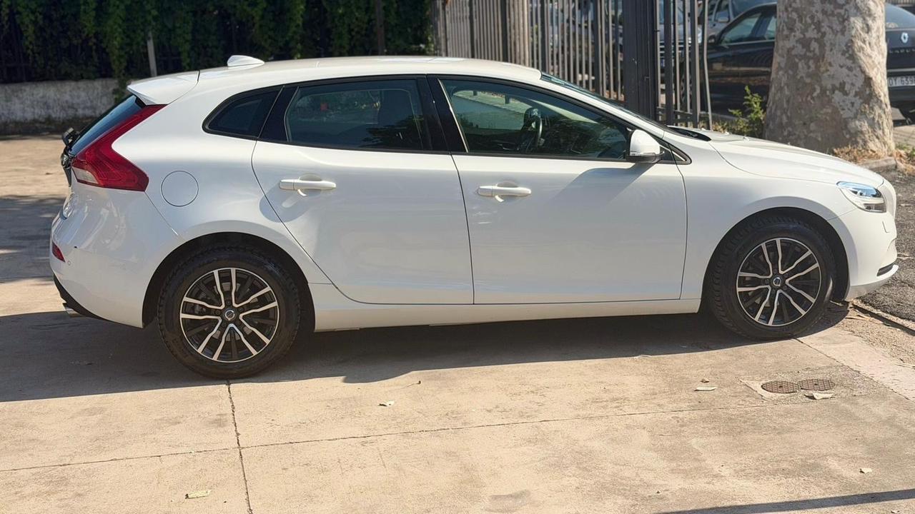 Volvo V40 D2 R-design
