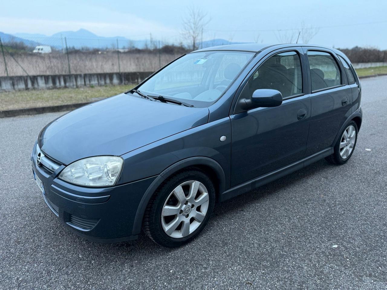 Opel Corsa 1.2i 16V 80CV NEOPATENTATI