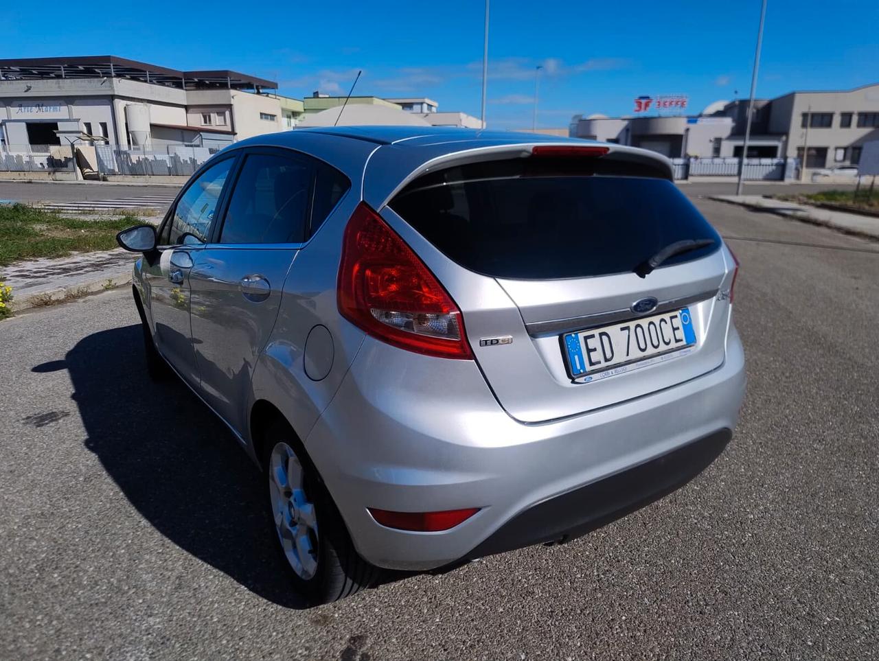 Ford Fiesta 1.4 TDCi 68CV 5 porte Titanium