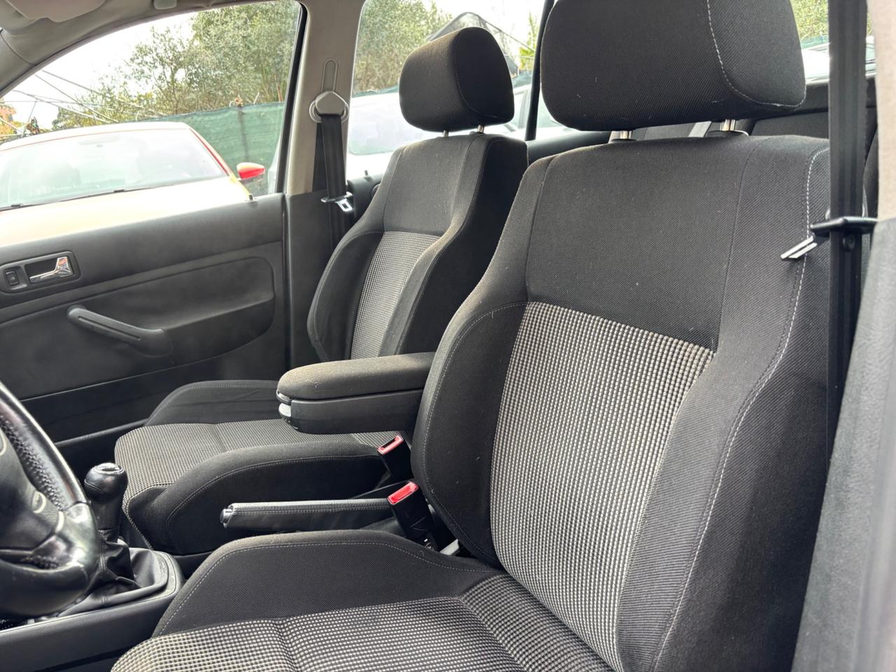 Volkswagen Golf 1.6 5 porte Highline OK NEOPATENTATI