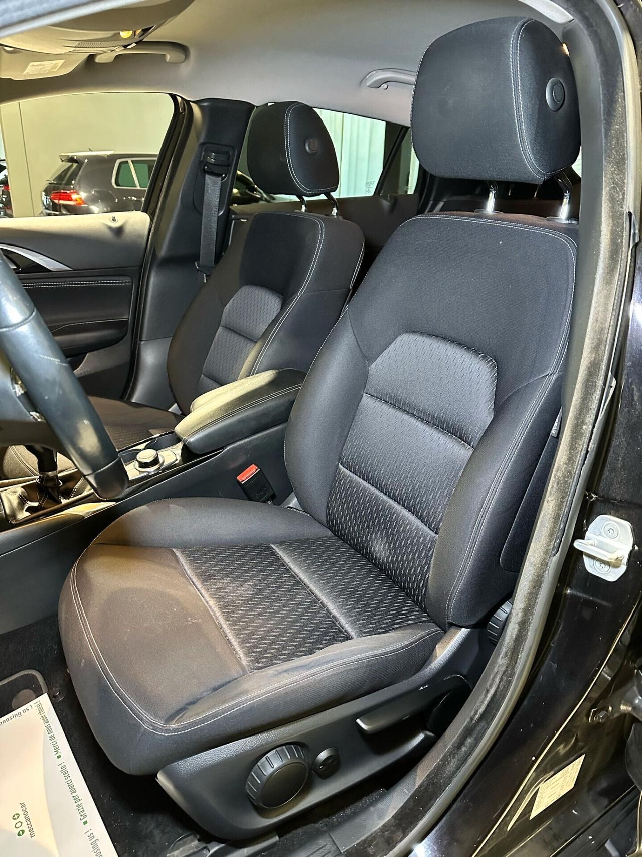 Infiniti Q30 1.5 diesel Premium Tech GALLERY WHITE
