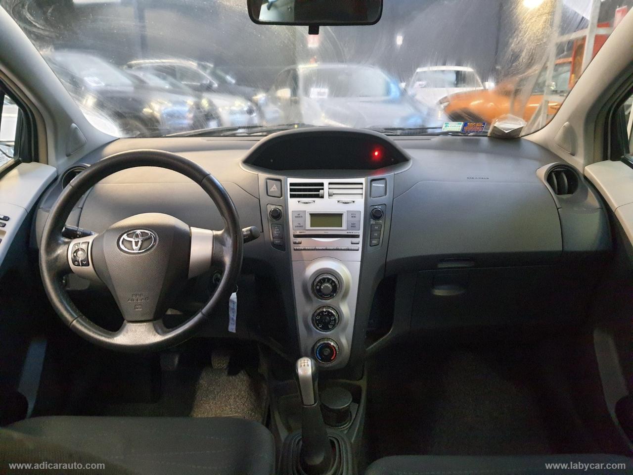 TOYOTA Yaris 1.0 5p. Sol