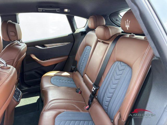 MASERATI Levante Levante V6 AWD Granlusso