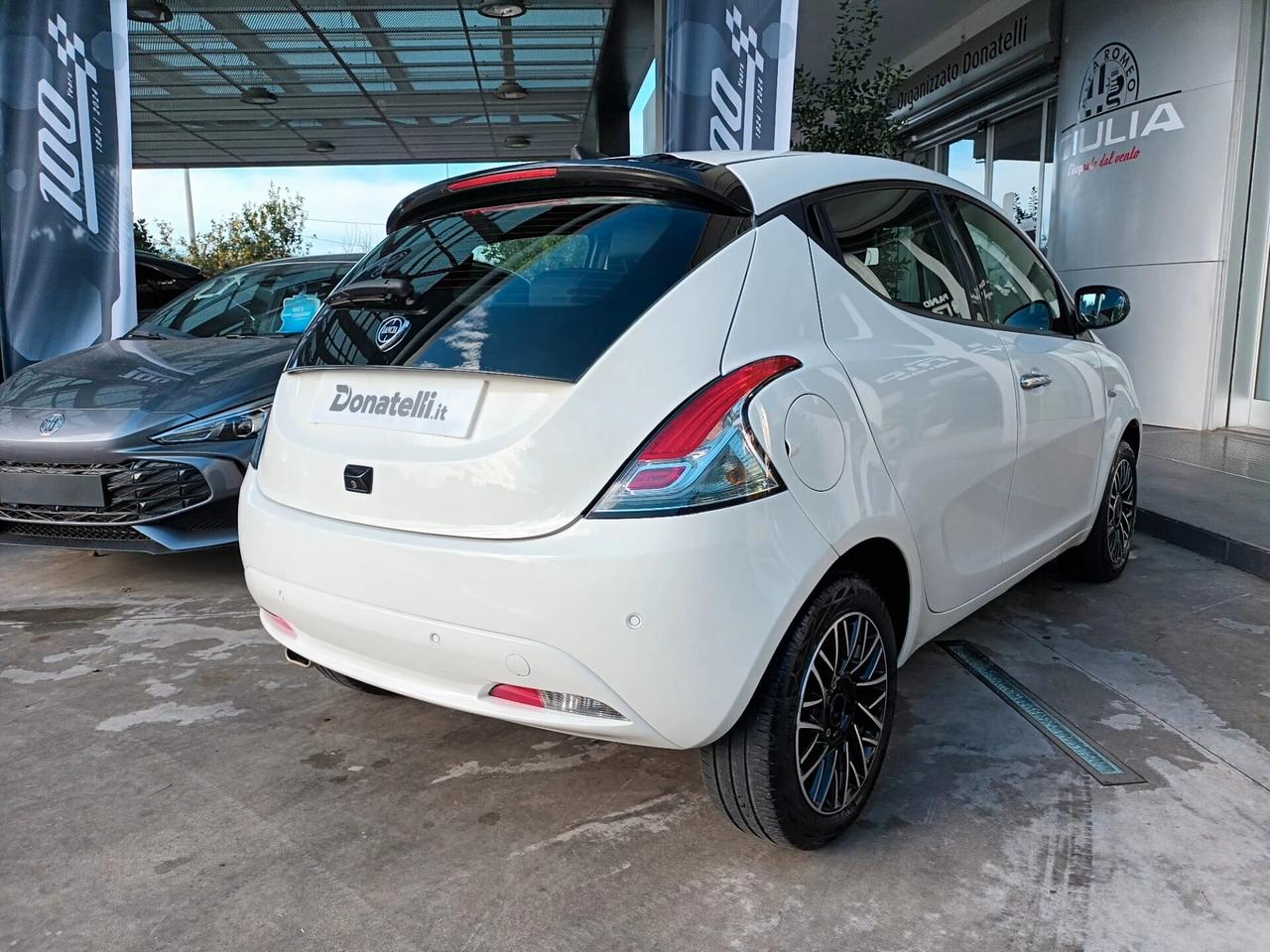 Lancia Ypsilon 1.0 PLATINO Hybrid 70 CV