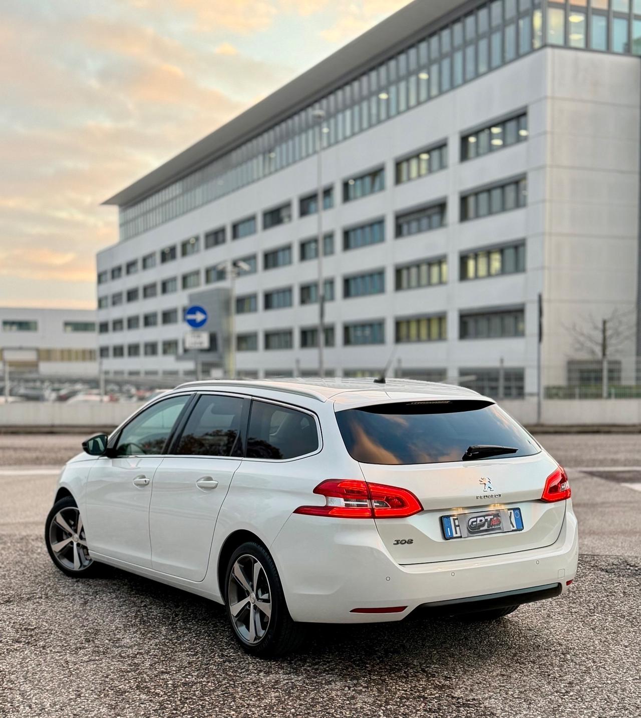 Peugeot 308 BlueHDi 150 S&S SW Allure