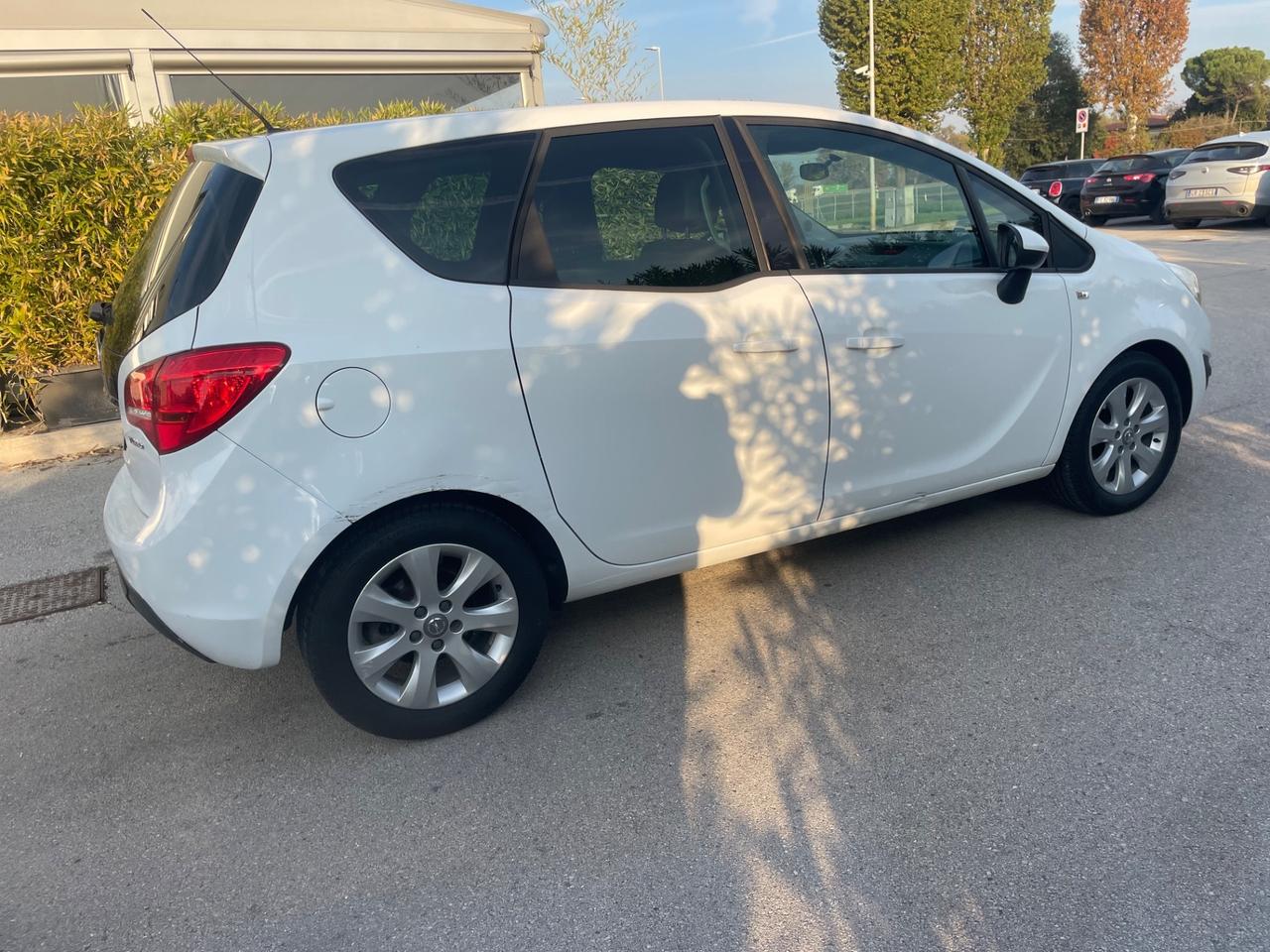 Opel Meriva 1.4 benzina anno 2011 km 115 mila