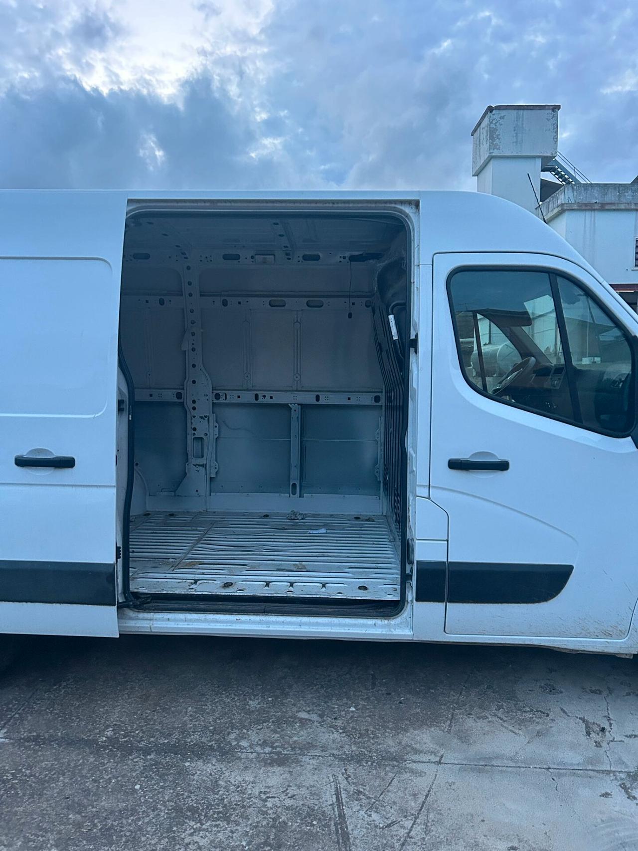 Renault Master T35 2.3 dCi 150 PM Cabinato