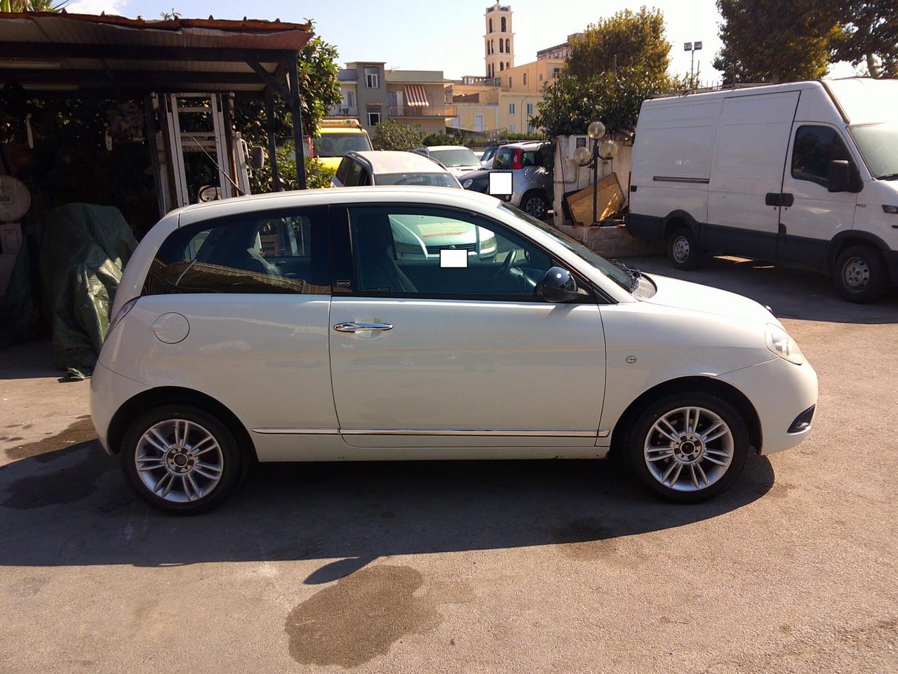 Lancia Ypsilon 1.2 69 CV Unyca 2012