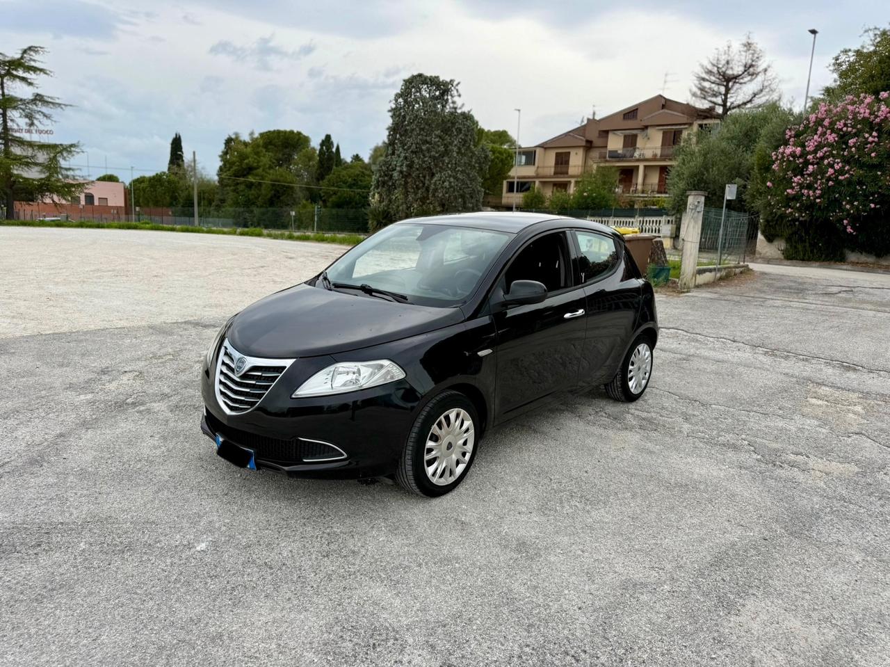 Lancia Ypsilon 1.2 benzina 5porte NEOPATENTATI