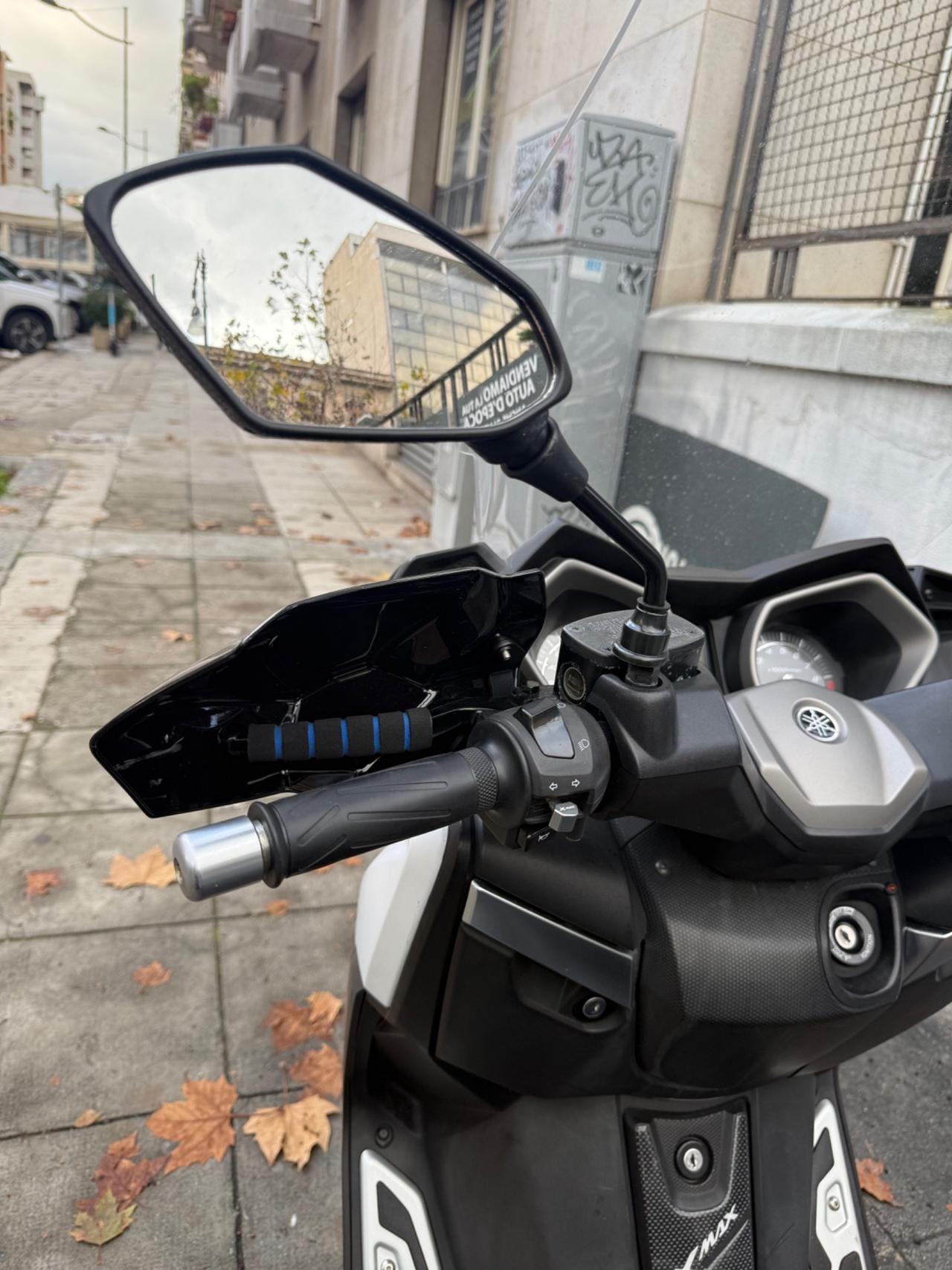 Yamaha X-Max 400 full