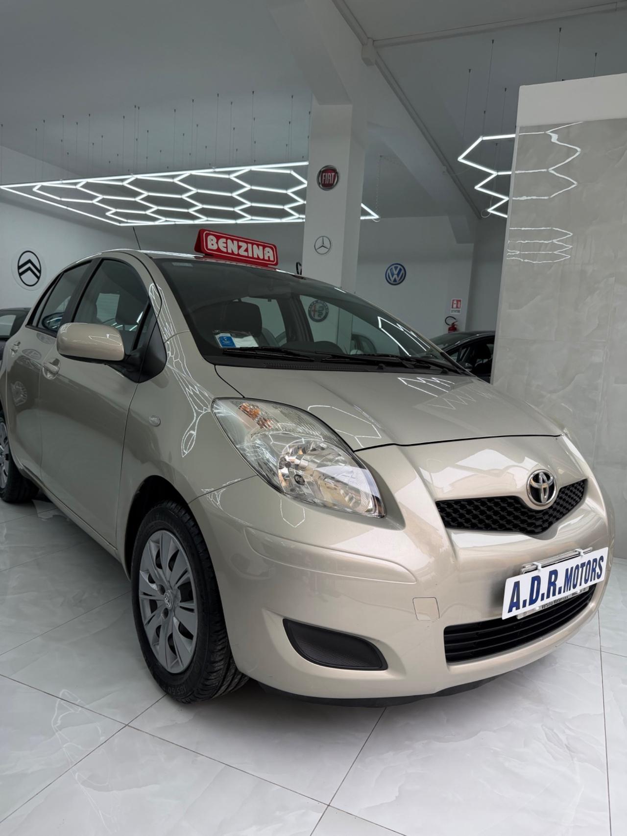 Toyota Yaris 1.0 5 porte