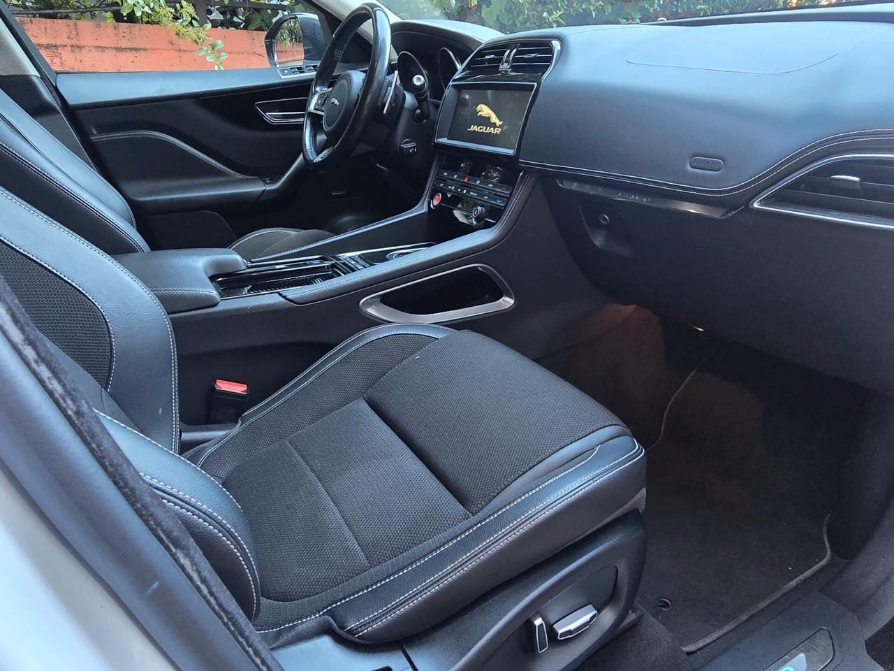 Jaguar F-Pace 3.0 D V6 300 CV AWD aut. R-Sport