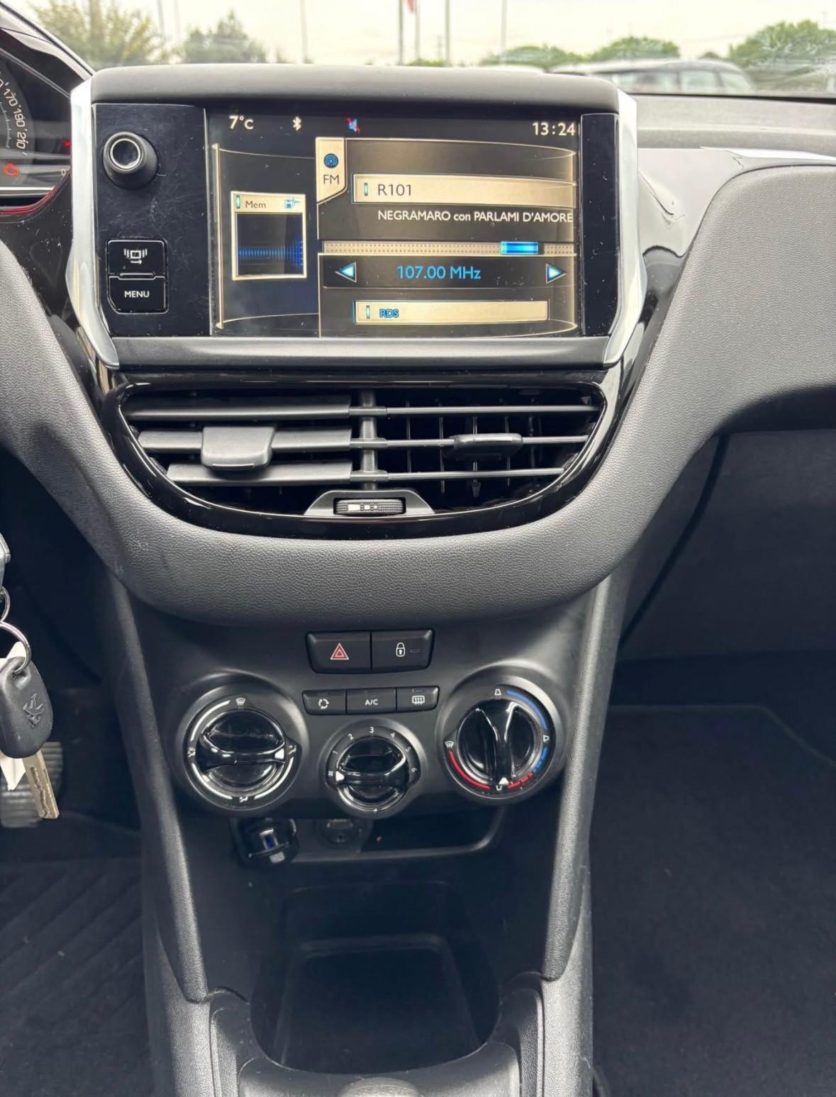 Peugeot 208 1.4 HDi 68 CV 5 porte Allure