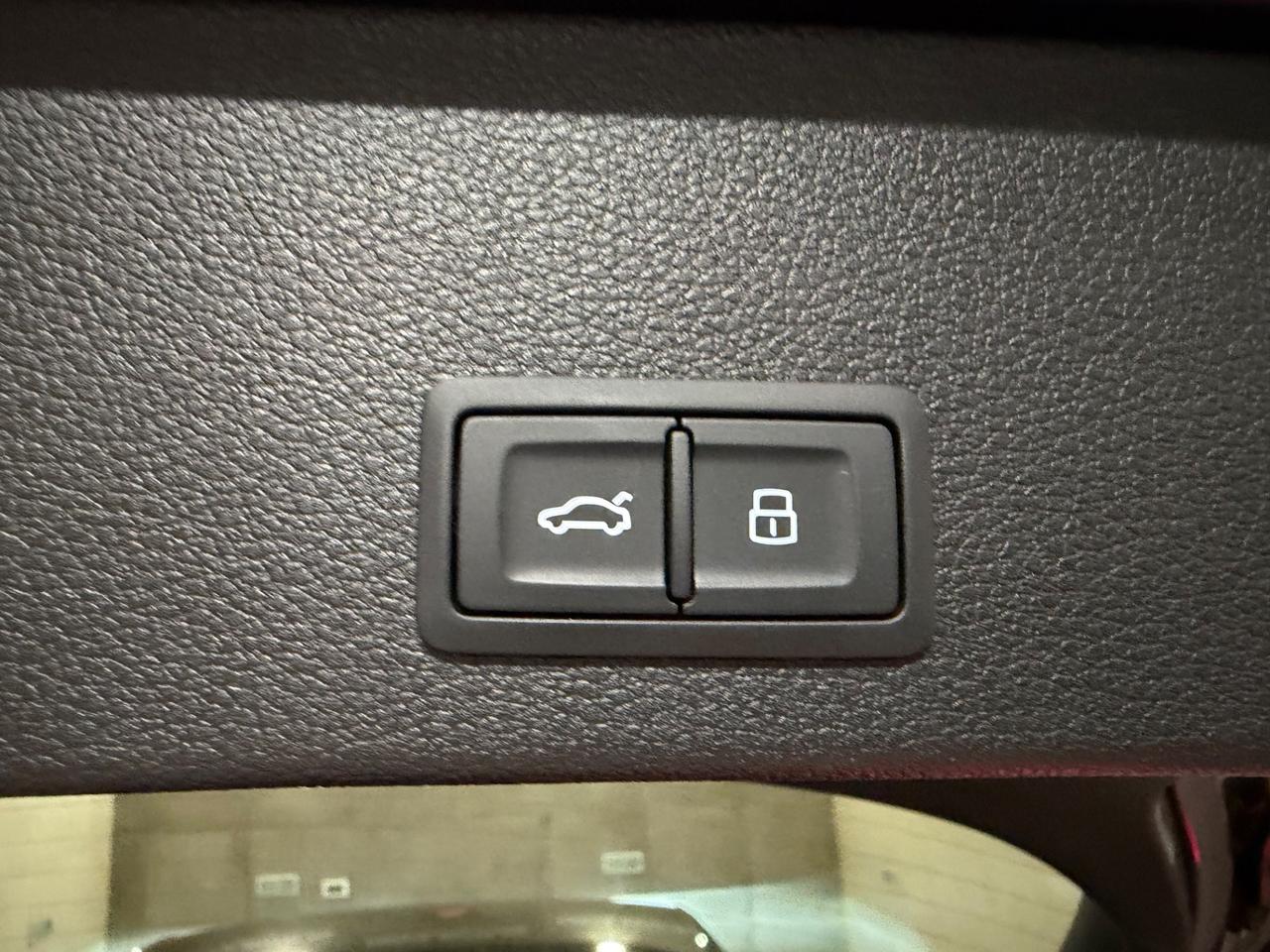 Audi Q2 SQ2 TFSI quattro S tronic sport attitude