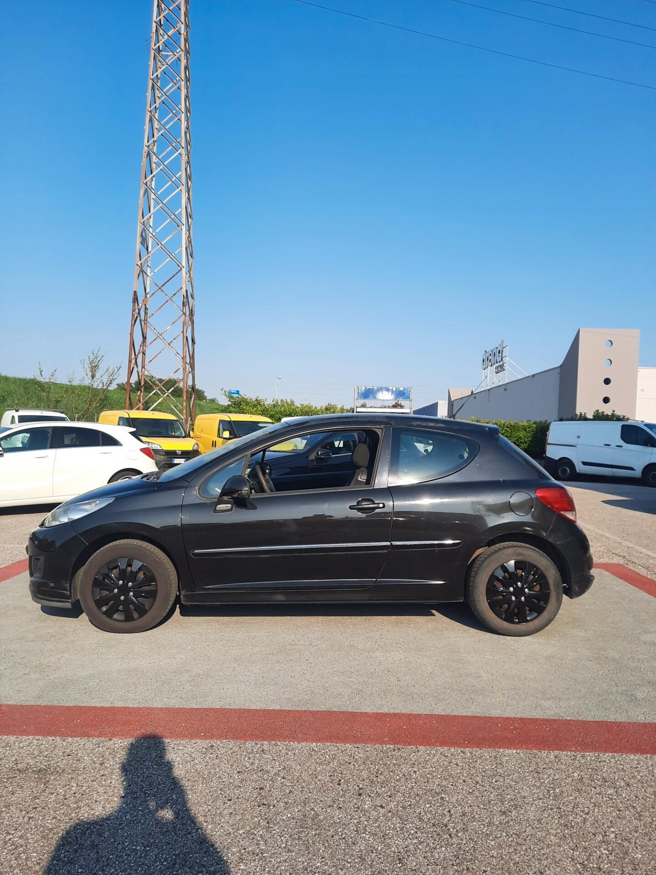 Peugeot 207 1.4 HDi 70CV 3p. OK NEOPATENTATI