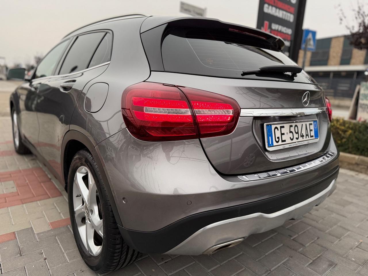 Mercedes-benz GLA 180 Premium EURO6