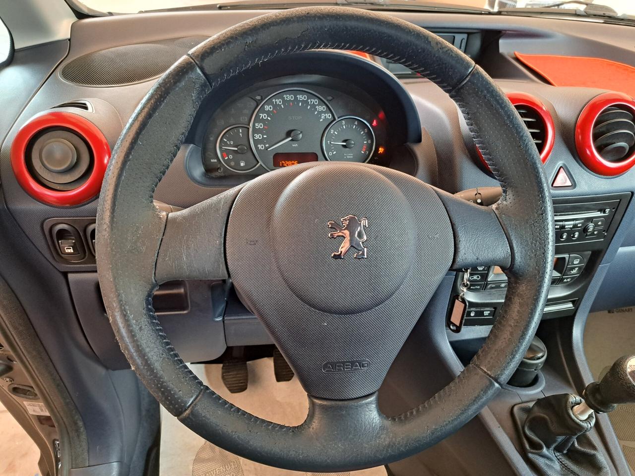 Peugeot 1007 1.4 BENZ.