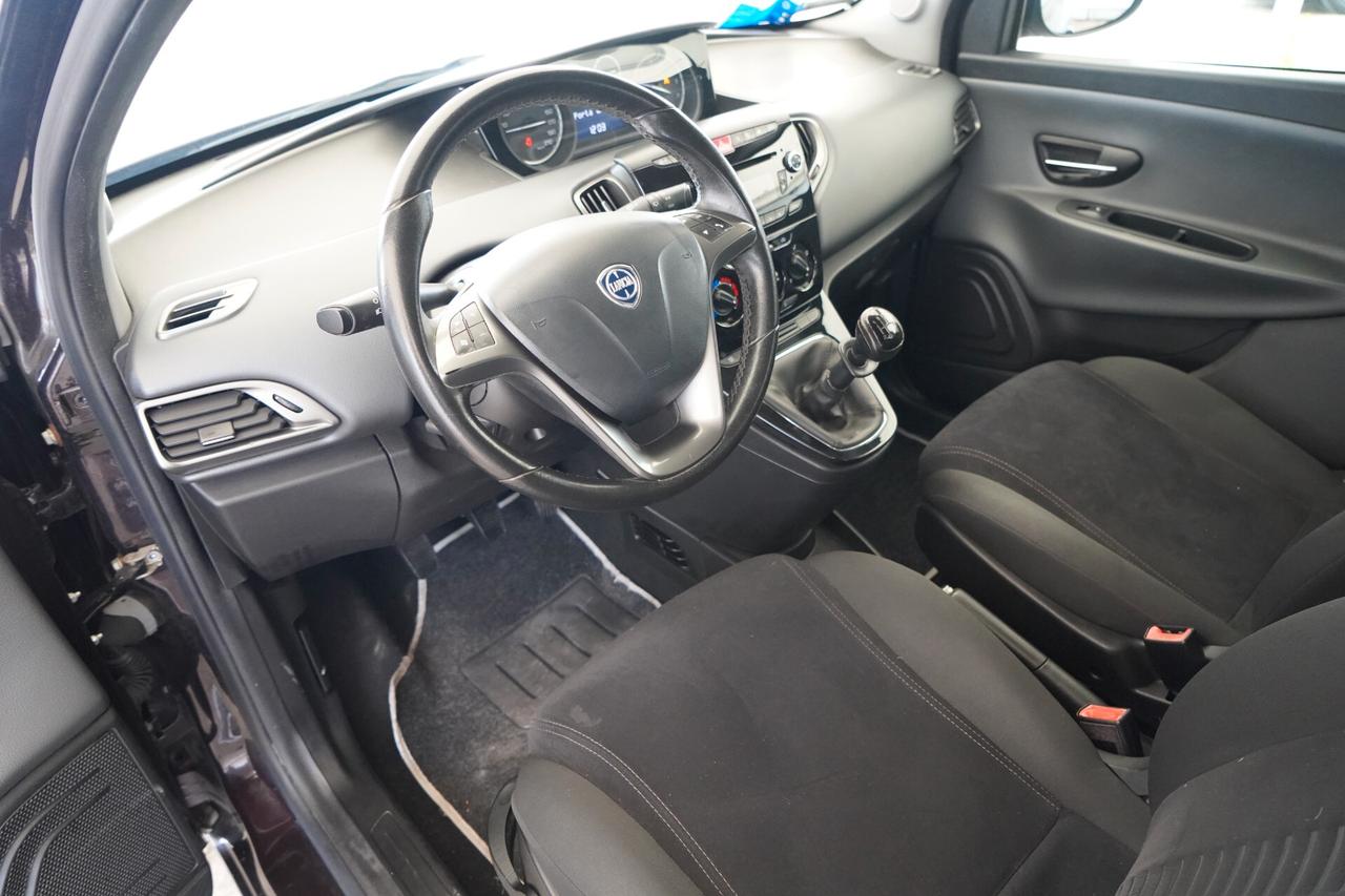 Lancia Ypsilon 1.2 69 CV 5 porte Platinum