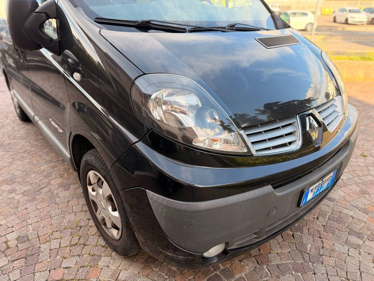 Renault TRAFIC PASSENGER 2.0 D 9 POSTI