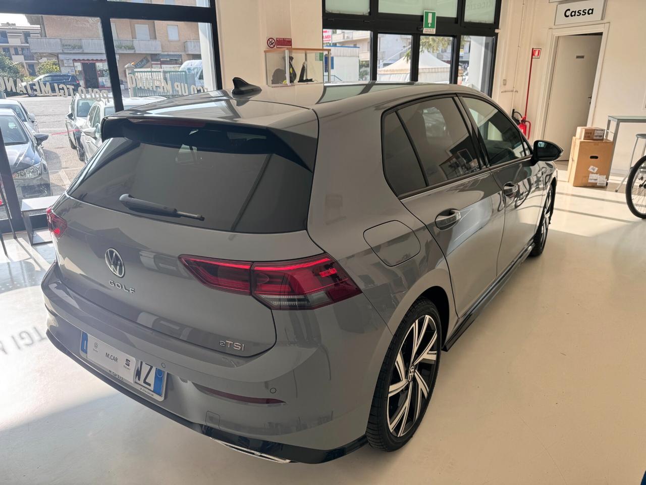 Volkswagen Golf 1.5 eTSI 130 CV EVO ACT DSG R-Line