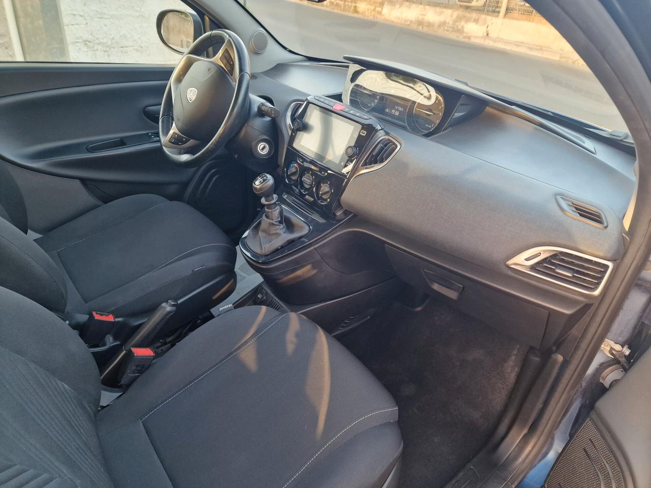 Lancia Ypsilon 1.0 FireFly 5 porte S&S Hybrid Alberta Ferretti