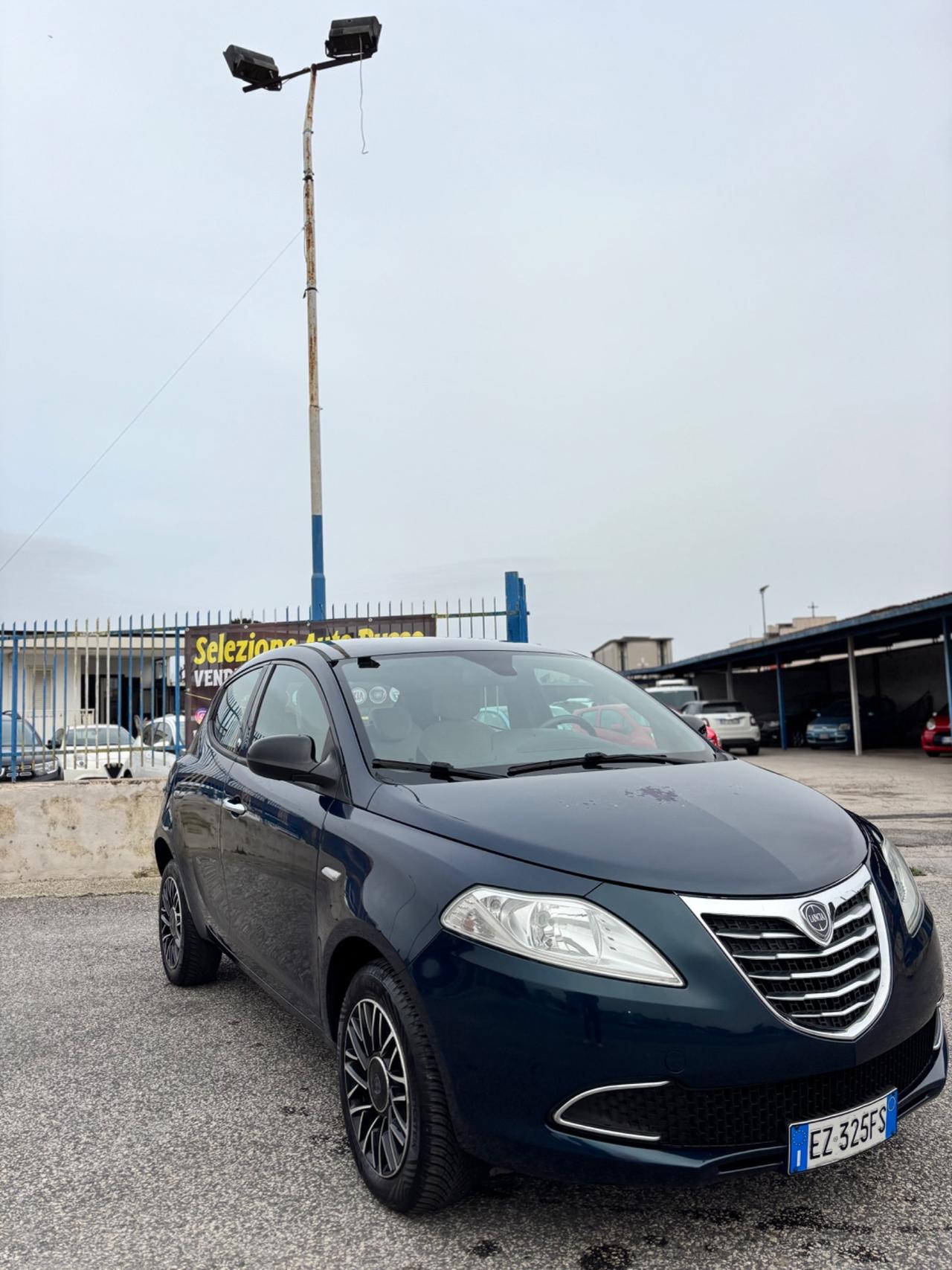 Lancia Ypsilon 0.9 TwinAir 85 CV 5 porte S&S DFN 30th Anniversary
