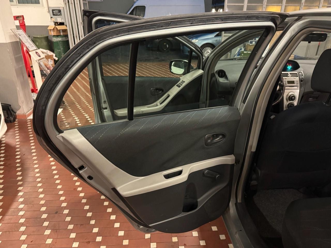 Toyota Yaris 1.3 5 porte Sol - UNICO PROPRIETARIO