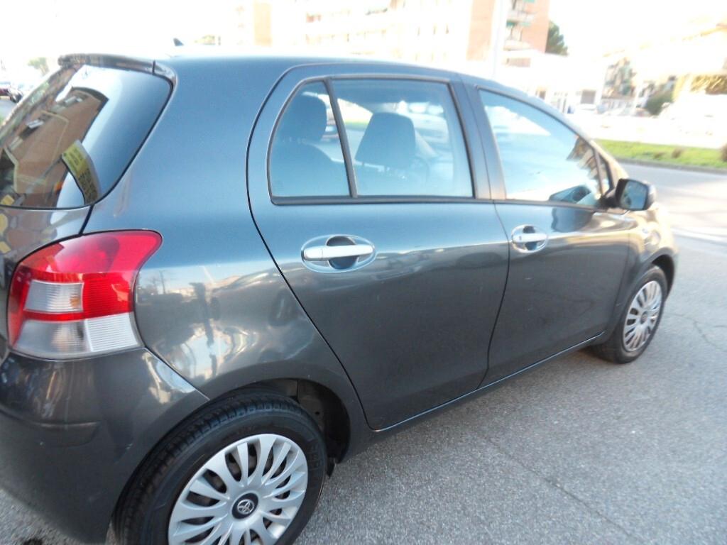 Toyota Yaris 1.0 5 porte