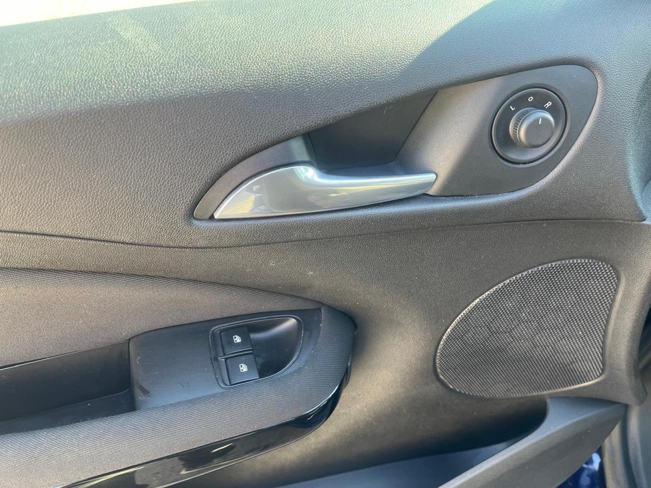 Opel adam 1.2 benz- full- km 77000-2015