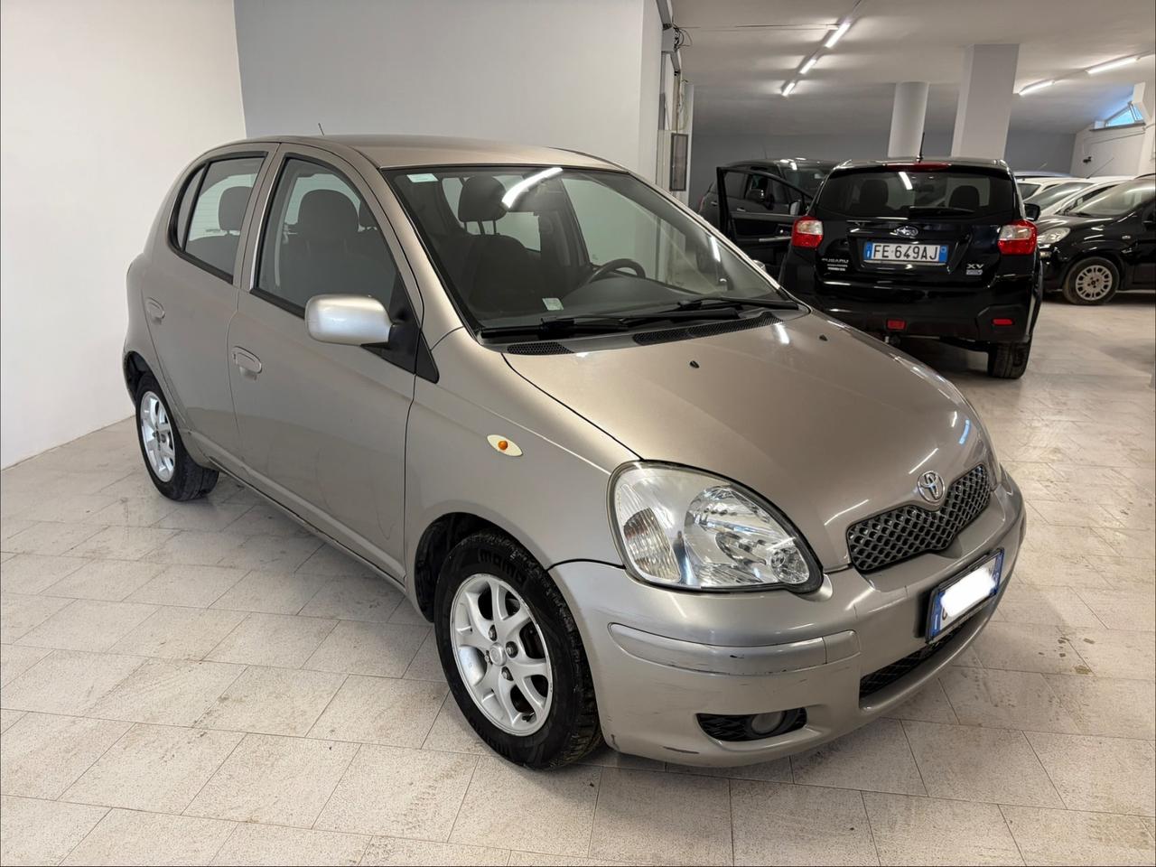 Toyota Yaris 1.3i 16V cat 5 porte Sol