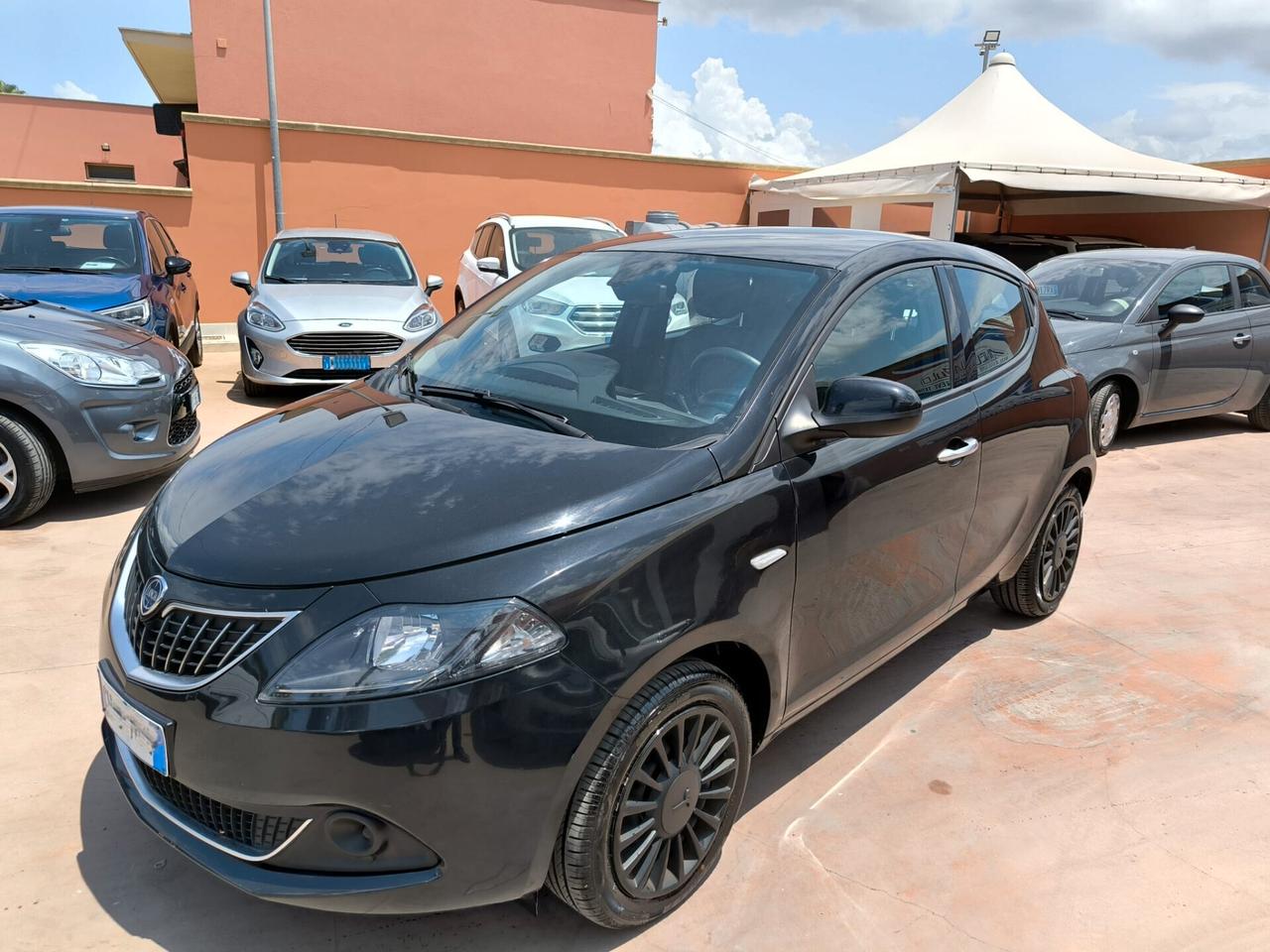 Lancia Ypsilon 1.0 FireFly 5 porte S&S Hybrid Ecochic Silver
