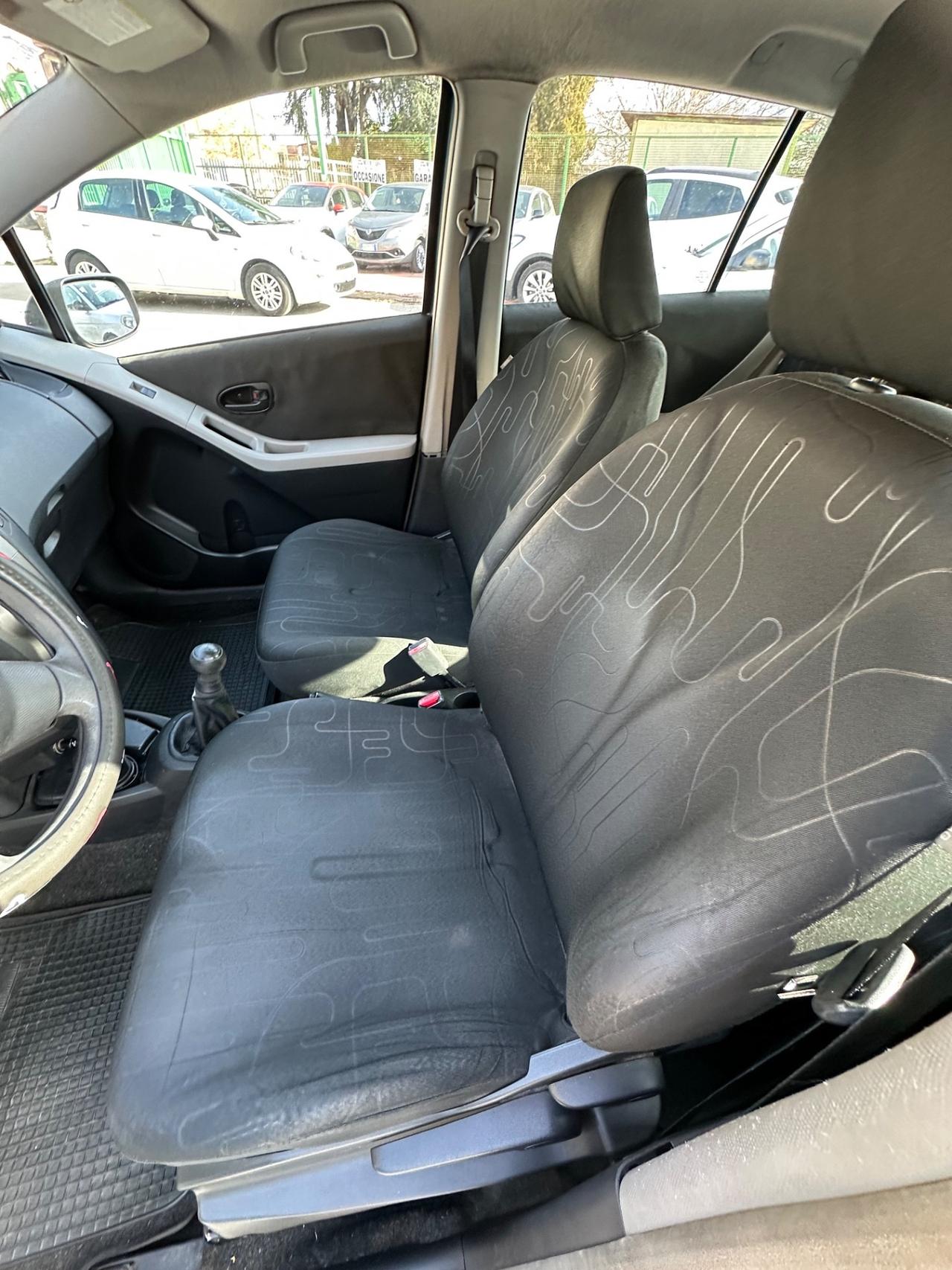 Toyota Yaris 1.0 5 porte Luxury pack