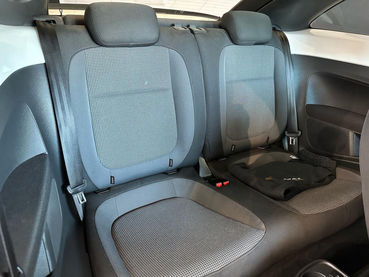 Volkswagen Maggiolino 1.6 TDI 105 CV Design 2012