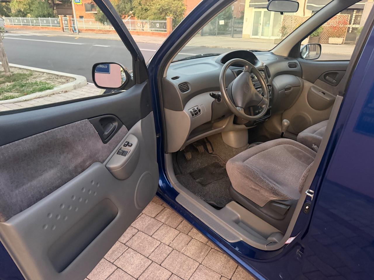Toyota Yaris 1.3i 16V cat 5 porte Luna