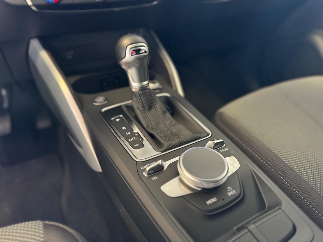 Audi Q2 40 TFSI quattro S tronic Identity Black