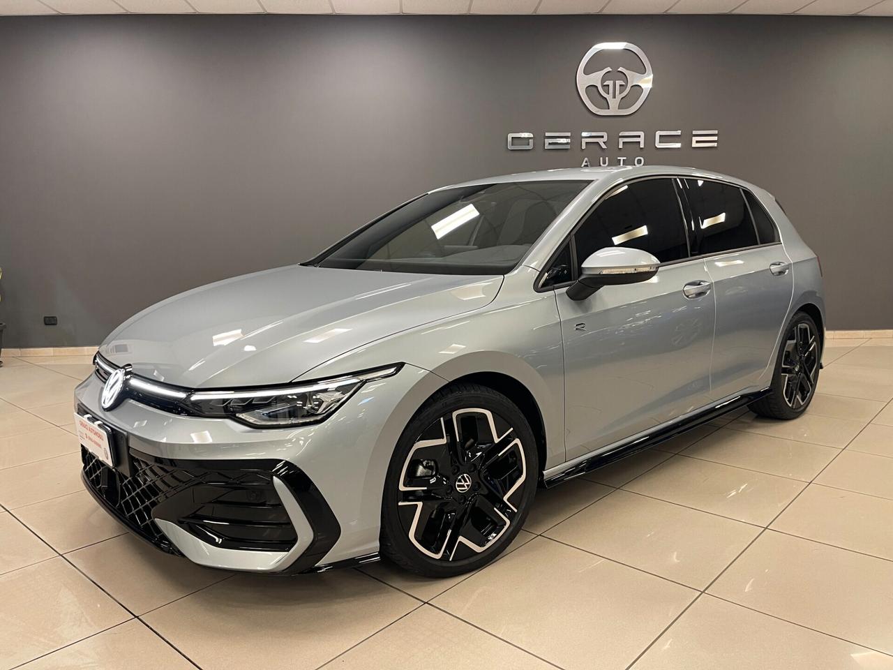 Nuova Volkswagen Golf 8.5 R-Line 2.0 TDI 150cv DSG